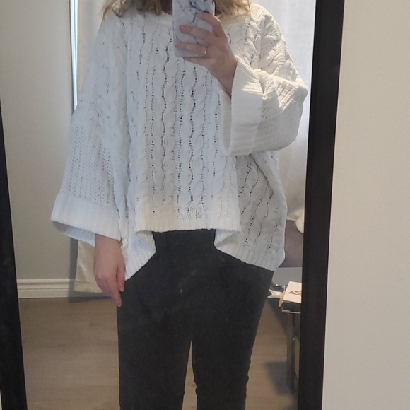 💫 2/$30 • White Knit Sweater - Picture 1 of 2